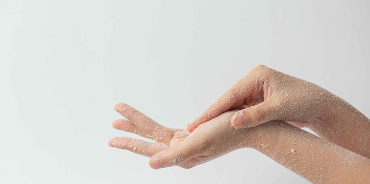 Cara Menghaluskan Telapak Tangan dengan Bahan-Bahan Alami