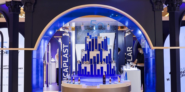 La Roche-Posay Merayakan 50 Tahun Lewat Instalasi Le Pavillon Bleu