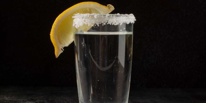 Apakah Air dengan Taburan Garam Laut Benar-benar Memberi Manfaat Kesehatan?