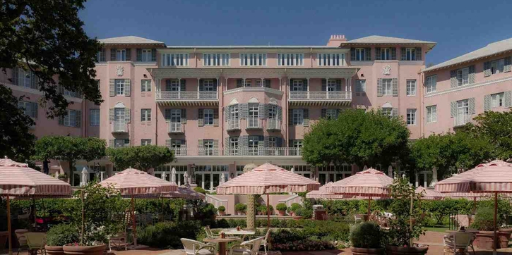 Harmonisasi Luksuri Thebe Magugu dan Mount Nelson, A Belmond Hotel di Cape Town 2025