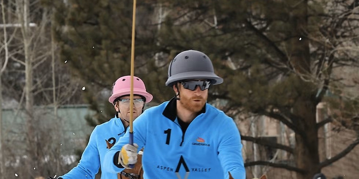 Pangeran Harry Buka Musim Liburan dengan Pertandingan Snow Polo
