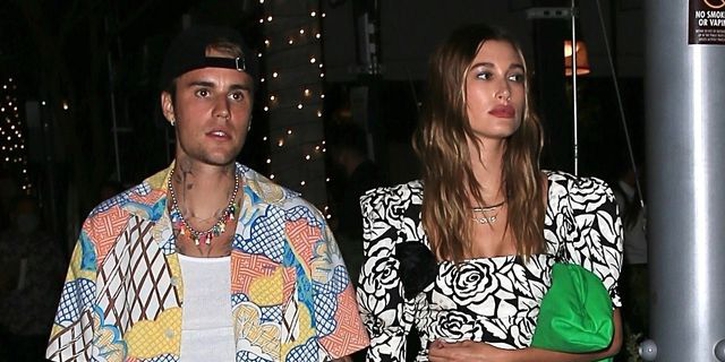 Hailey Bieber Kenakan Gaun Mini Alessandra Rich Floral-Print saat Kencan Malam dengan Justin Bieber