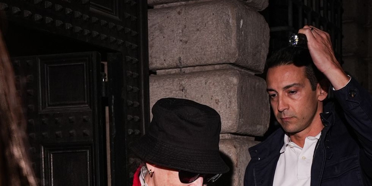 Meryl Streep Bertransformasi saat di Milan untuk Syuting The Devil Wears Prada 2