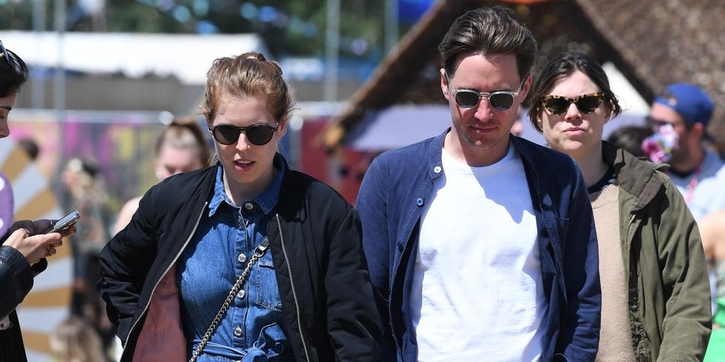 Putri Beatrice Tampil Menggemaskan dan Kasual di Festival Musik Glastonbury Selama Akhir Pekan