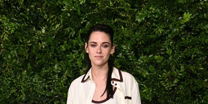 Kristen Stewart Membuat Busana Piyama Terlihat Begitu Chic