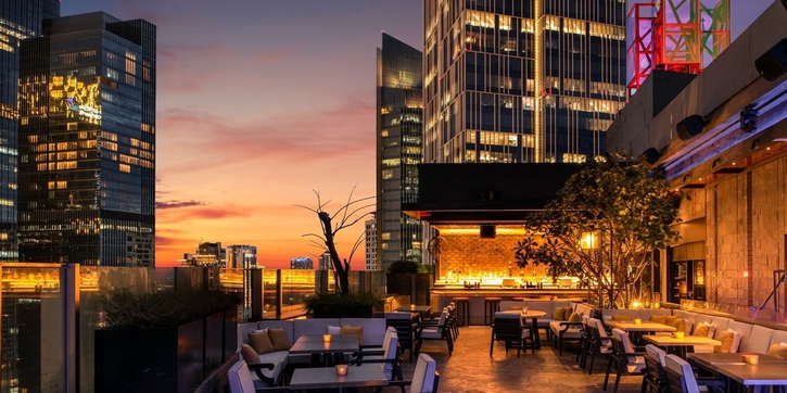 20 Rooftop Bar Terbaik di Jakarta