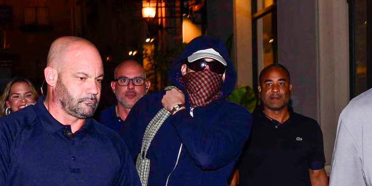 Bad Bunny dan Mantan Kekasihnya, Gabriela Berlingeri, Tiba di Argentina Jelang Konsernya