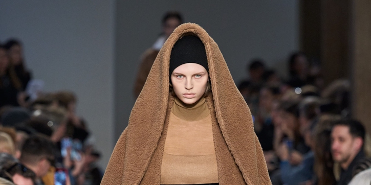 Max Mara Menelusuri Kembali Abad ke-18 Melalui Koleksi Fall/Winter 2023