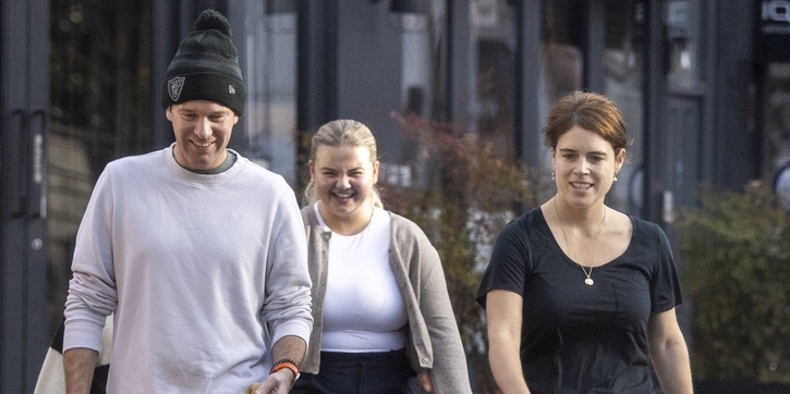 Putri Eugenie Tampil Kasual dengan Gaya Monokrom dalam Penampilan Langka