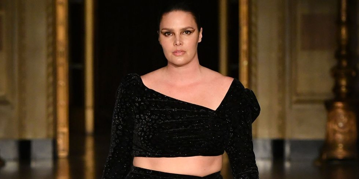 Inilah Rekomendasi Cropped Top Untuk Tubuh Besar