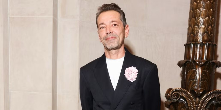 Pieter Mulier Beralih ke Versace