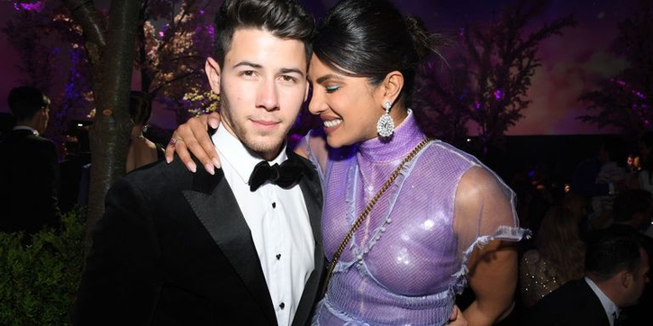 Priyanka Chopra dan Nick Jonas Membagi Foto yang Belum Pernah Dilihat Dari Malam Lamarannya