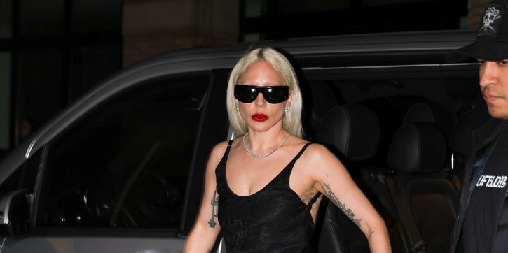 Lady Gaga Tampil dengan Gaya Parisian untuk Kencan Malam Bersama Tunangannya, Michael Polansky