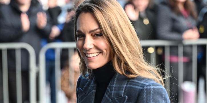 Putri Kate Sambut Cuaca Dingin dengan Mantel dan Anting Milik Putri Diana