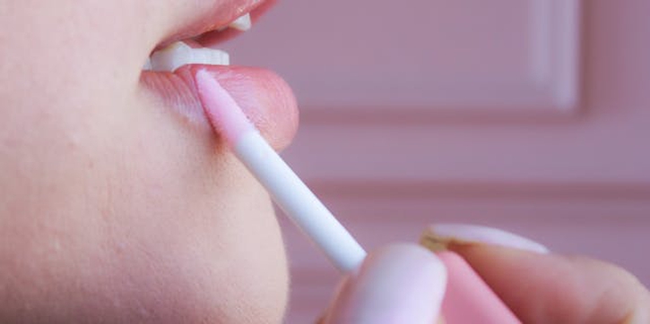 Bedanya Lip Gloss dan Lip Tint yang Wajib Diketahui untuk Hasil Makeup Maksimal