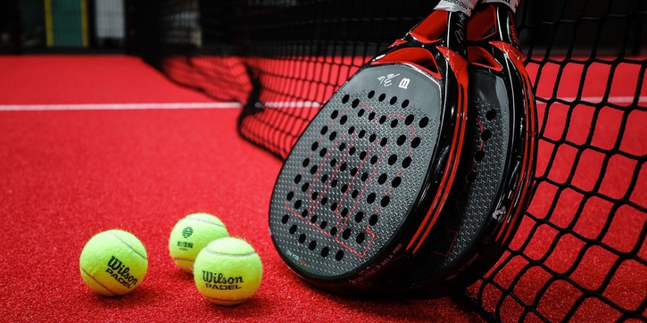 5 Raket Padel Terbaik Untuk Padupadankan Gaya dan Performa di Lapangan