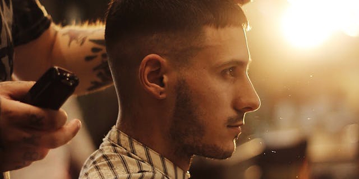 Potongan Rambut Mid Fade: Rahasia Gaya Santai & Profesional