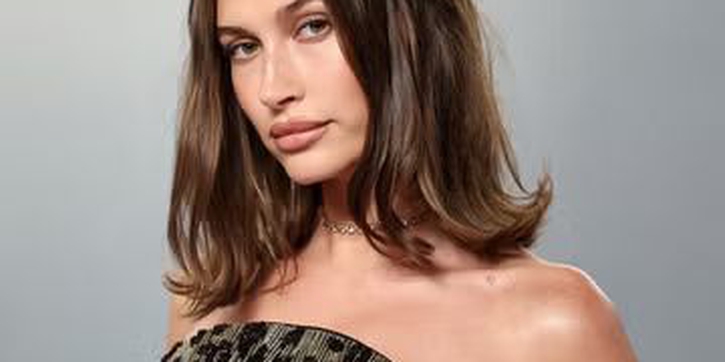 Hailey Bieber Bagikan Foto Langka Penuh Pelukan Bersama Baby Jack di Unggahan Instagram Terbaru