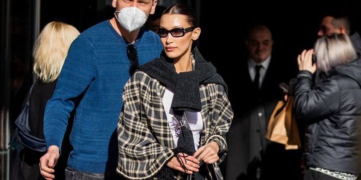 Bella Hadid Resmi Membuat Celana Bermuda Menjadi Tren