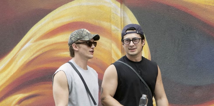 Connor Storrie dan Hudson Williams Tampil Kompak dengan Gaya Athleisure Saat Syuting&nbsp;Heated Rivalry Musim Kedua Dimulai
