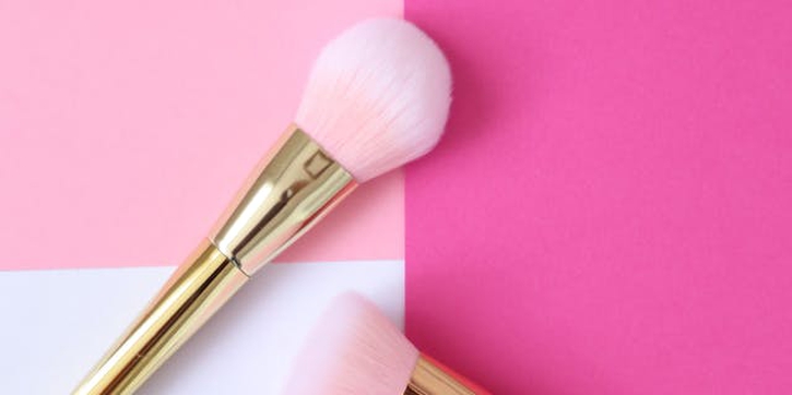 Cara Membersihkan Brush Makeup dengan Benar agar Bebas Bakteri dan Tahan Lama