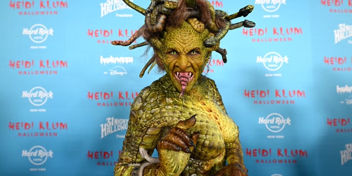 Heidi Klum Tampil Jadi Medusa untuk Pesta Halloween Tahunan ke-24