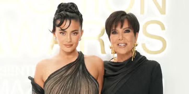 Kylie Jenner Berikan Hadiah Natal Mewah untuk Kris Jenner