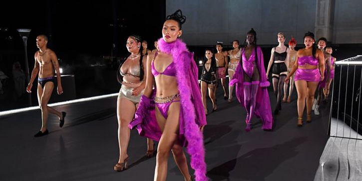Tampilan Beragam di Fashion Show Brand Pakaian Dalam Milik Rihanna, Savage Fenty Vol. 3