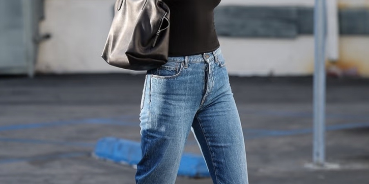 Kendall Jenner Tampak Kenakan Slim Jeans, Versi Terkini dari Tren Skinny Jeans