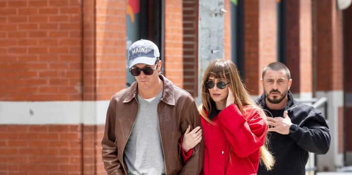 Dakota Johnson Tampil Sebagai Cameo untuk Lagu Baru Milik Role Model
