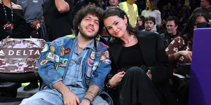 Selena Gomez & Benny Blanco Tampil dengan Gaya Kontras dengan Konsep Outfit Coordinating