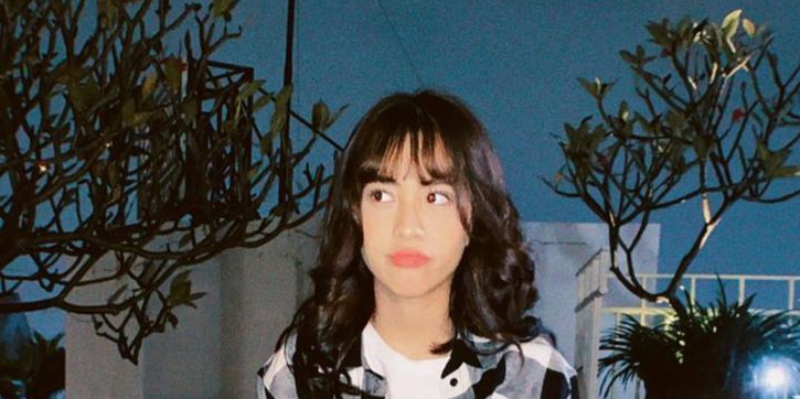 Gaya Kasual Adhisty Zara yang Bernuansa Monokrom Ini Bisa Jadi Ide OOTD Anda!