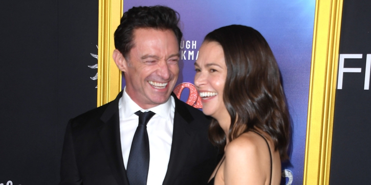 Hugh Jackman dan Sutton Foster Tampil Mesra di Debut Kerpet Merah sebagai Pasangan