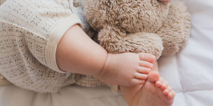 Mengapa Begitu Banyak Orang yang Memamerkan Bayi Mereka Secara Online?