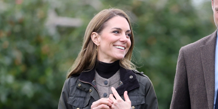 Princess Kate Tampil Hangat dengan Kardigan Musim Gugur untuk Rangkaian Kunjungan Bernuansa Pedesaan