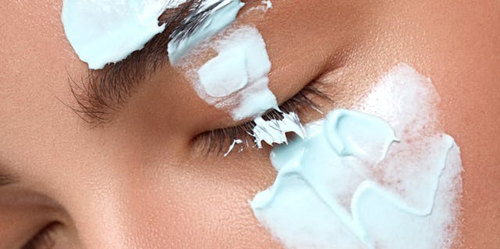 10 Cara Pakai Eye Cream yang Benar agar Mata Terlihat Segar dan Awet Muda