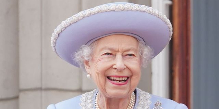 Ini Arti dari Pemilihan Busana Ratu Elizabeth di Acara Trooping the Colour 2022