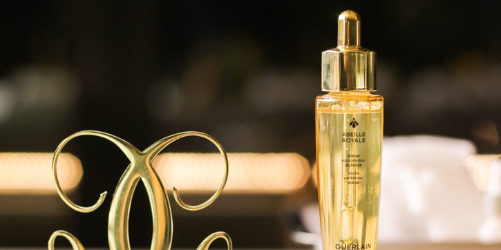 Menyimak Segudang Elevasi Guerlain Abeille Royale Youth Watery Oil Serum