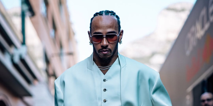 Gaya Edgy Lewis Hamilton Curi Perhatian di Monaco Grand Prix 2025