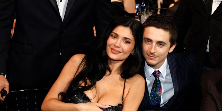 Timoth&eacute;e Chalamet dan Kylie Jenner Tampak Sangat Mesra di Critics Choice Awards 2026