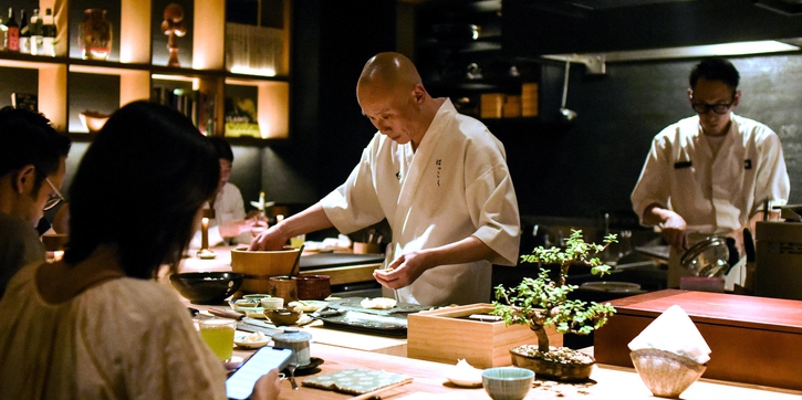 Chef Hiroyuki Sato Menyajikan Omakase Autentik Jepang di Shikaku Jakarta