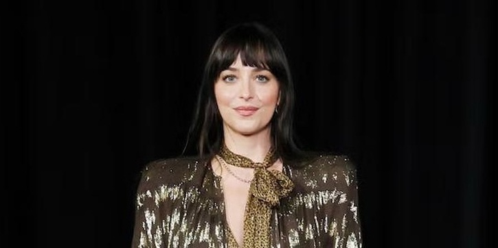 Maximalisme Menjadi Elegan di Tangan Dakota Johnson