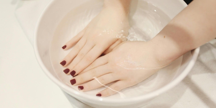 10 Cara Merawat Kuku Tipis agar Lebih Kuat dan Sehat Secara Alami