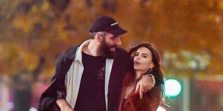 Emily Ratajkowski Dikabarkan Berpacaran dengan Sutradara asal Prancis, Romain Gavras