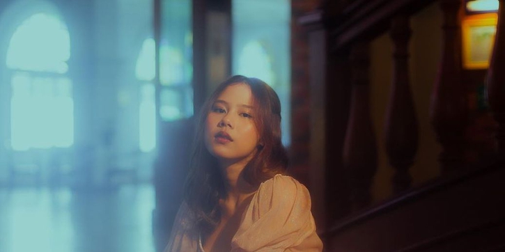 Proses Nadin Amizah Jatuh Cinta Pada Kata-kata Indah dalam Hidupnya