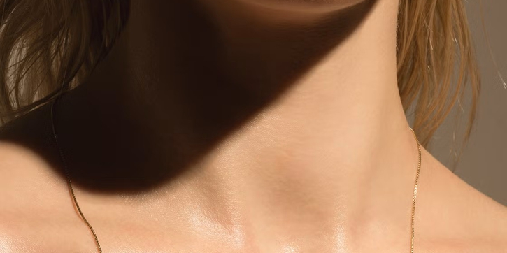 Ya, Anda Bisa Mengatasi Penuaan pada Leher Anda