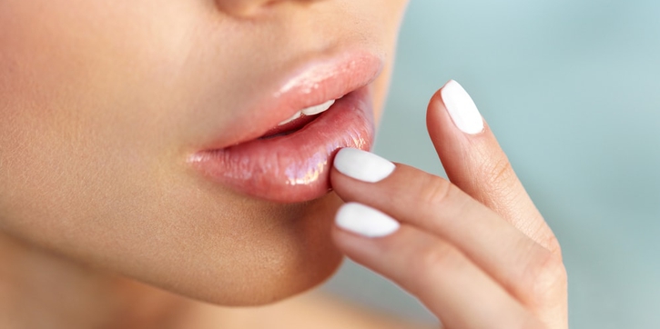 Solusi Mengatasi Bibir Kering Saat Puasa