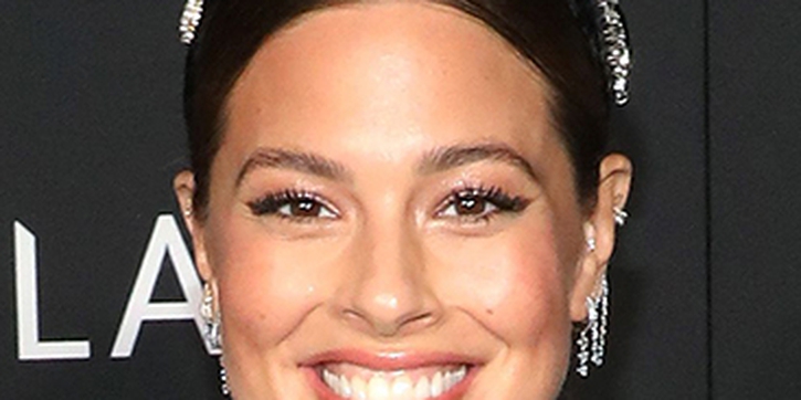 12 Ide Gaya Rambut Saat Liburan yang Mudah Anda Tiru