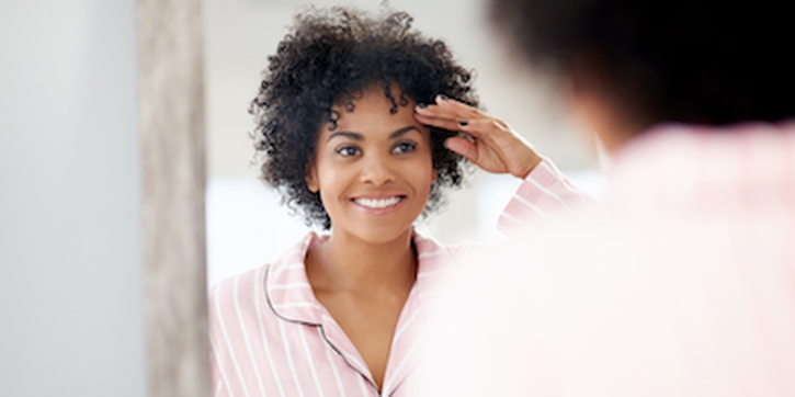 Cara Menyingkirkan Keriput di Dahi (Ya, Hal ini Mungkin!)