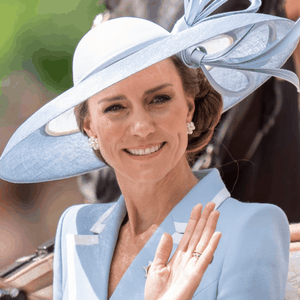 Putri Kate Kenang Princess Diana Lewat Gaun Biru Muda Ini